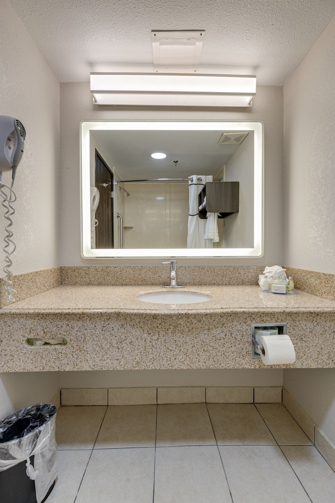 The Alexis Inn & Suites Nashville Airport - photo 7
