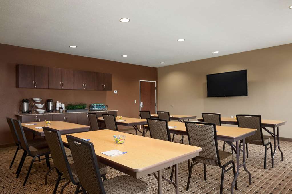 Microtel Inn & Suites by Wyndham St Clairsville Wheeling - photo 21