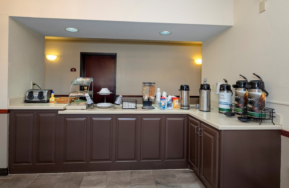 Red Roof Inn Hartselle - photo 24