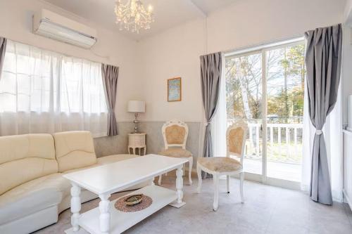 DogrunCafe & Resorts JENNIE West Karuizawa in Saku, Japan