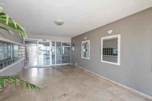 Beautiful Studio Apartment in Mouille Point
