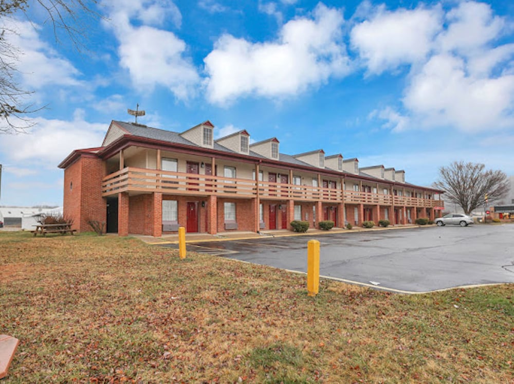 Red Roof Inn Uhrichsville - photo 32