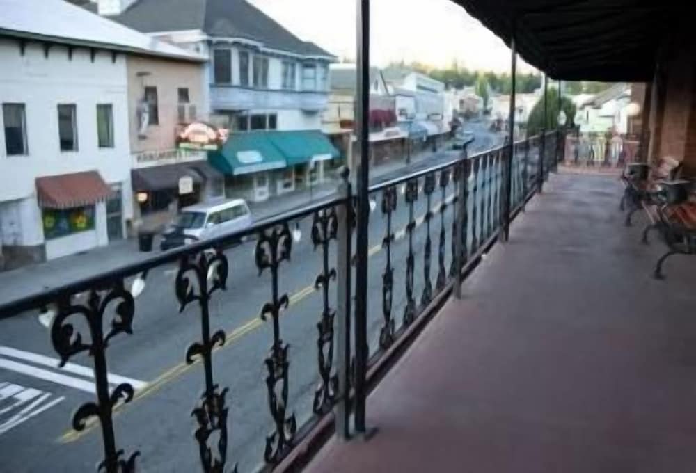 Historic Cary House Hotel - photo 36