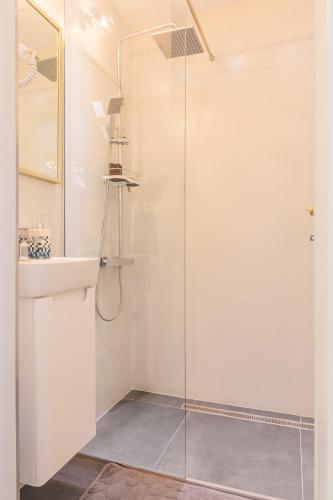 New Studio Carturesti City Center — 4-Star Luxury Hotel in Bucharest, Romania