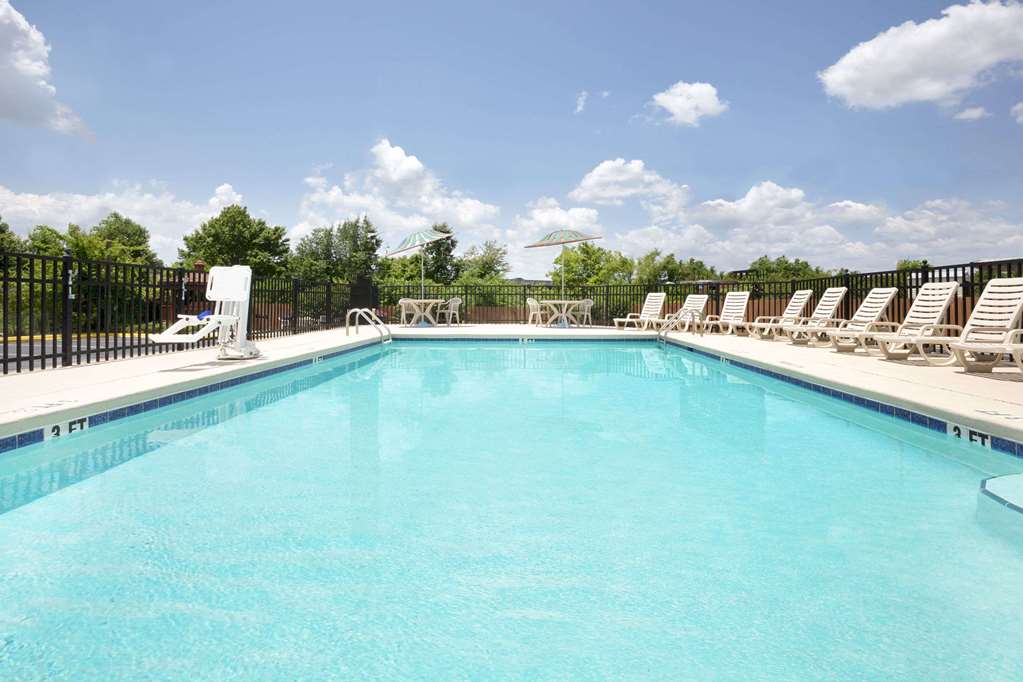 Days Inn by Wyndham Columbus North Fort Moore - photo 4