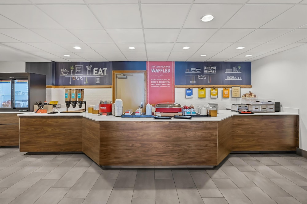 Hampton Inn Toledo South Maumee - photo 24