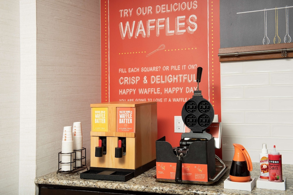 Hampton Inn & Suites Alpharetta - photo 35