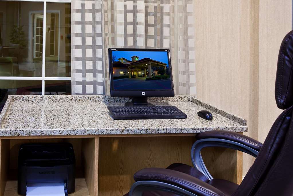 La Quinta Inn & Suites by Wyndham USF - photo 48