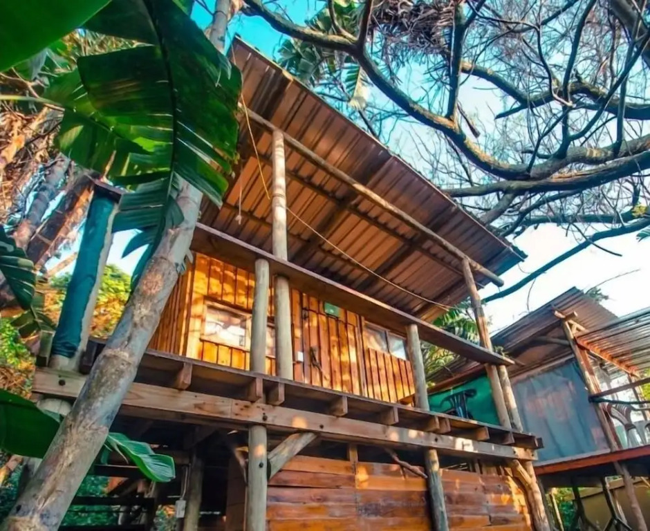 Mantis And Moon Backpackers And Surf Hostel — 5-Star Luxury Hotel in Port Shepstone, South Africa
