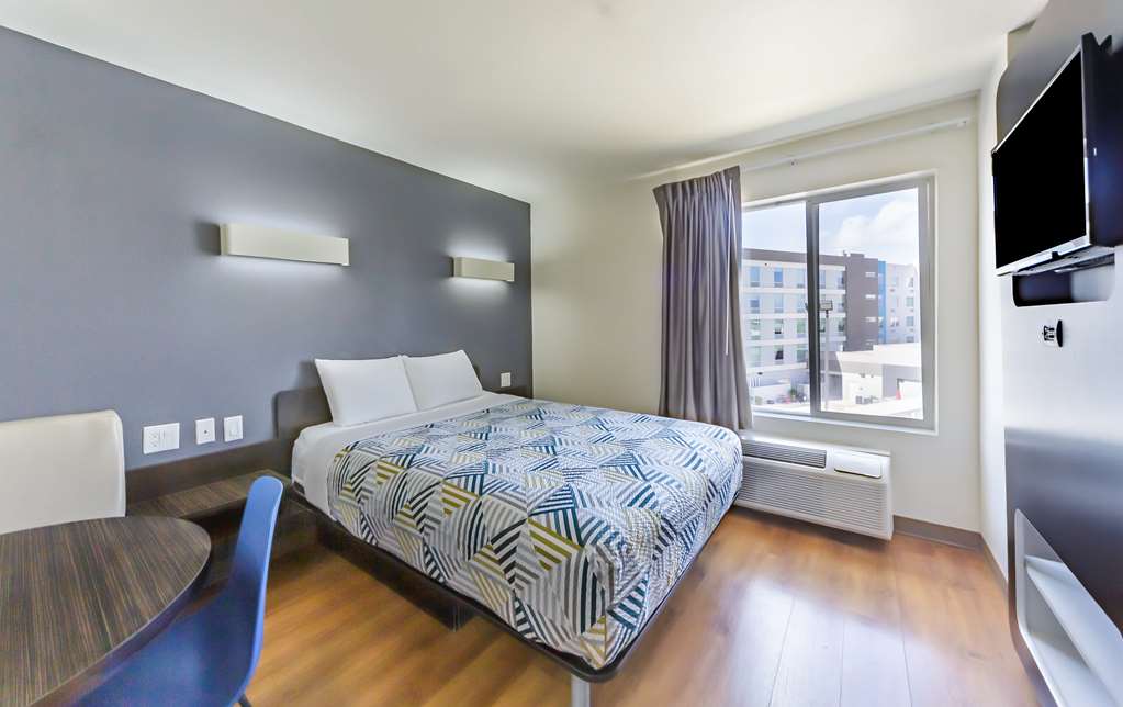 Motel 6 Laredo TX Airport - photo 4