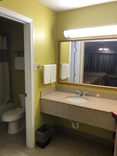 Kings Inn Mexia - photo 17