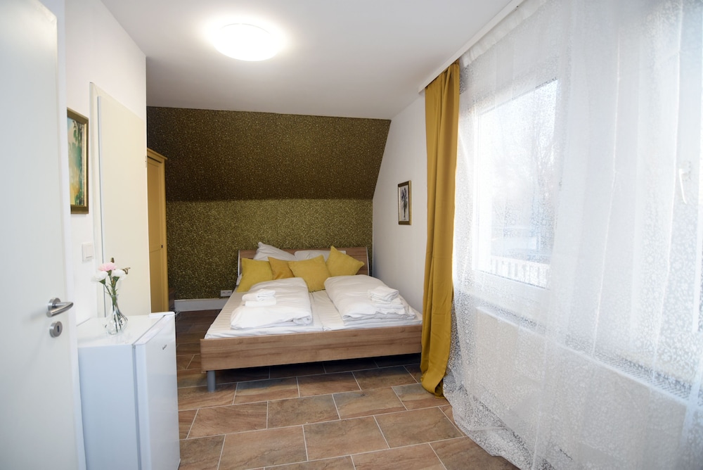 Hotel Roter Hahn — Hemmingen — photo 3