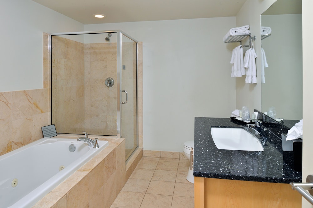 Grand Eastonian Hotel & Suites - photo 42