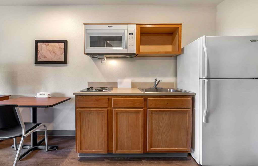 Extended Stay America Select Suites Indianapolis West - photo 12