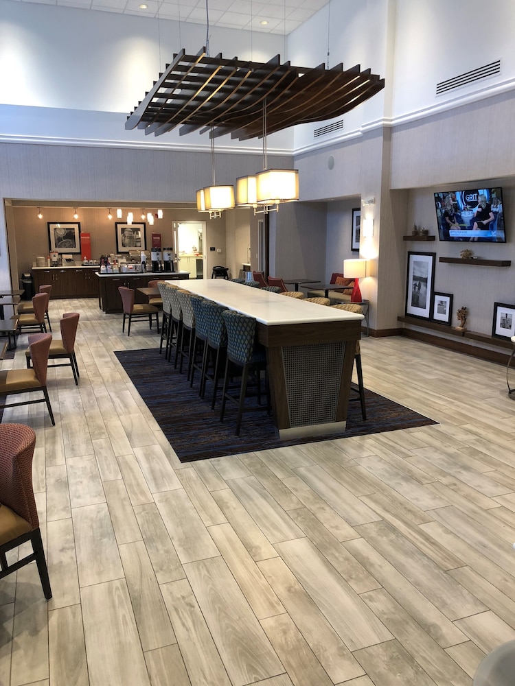 Hampton Inn & Suites Ann Arbor West - photo 3