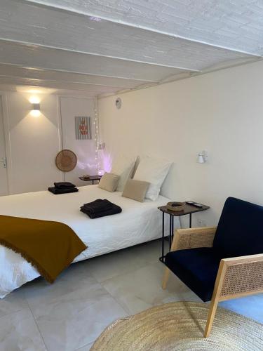 Le Cocon Proche Gare Avec Jardinet 2 Adultes Et 1 Bebe in Bois-Le-Roi, France