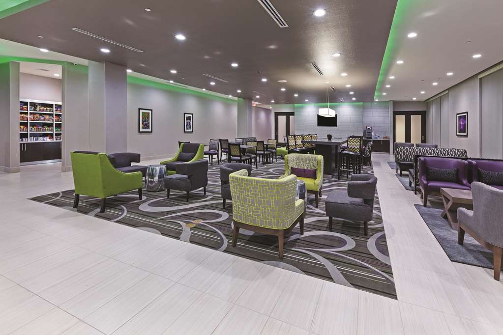 La Quinta Inn & Suites by Wyndham College Station South - photo 10