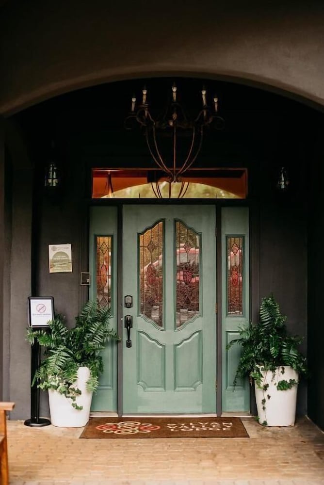 Sylvan Valley Lodge — 5-Star Luxury Hotel in Cleveland, United States