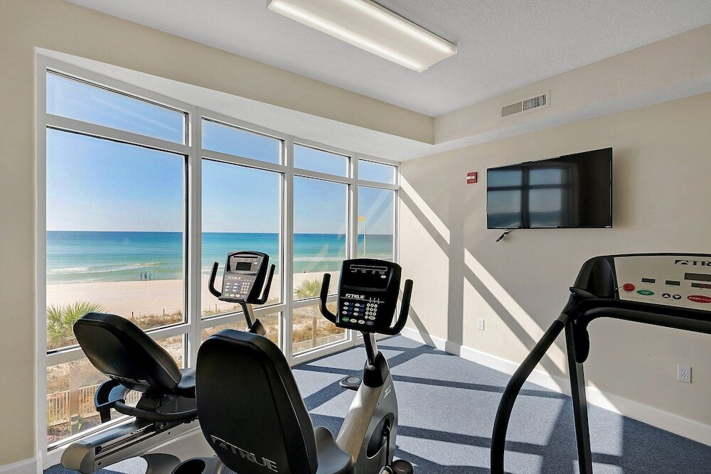 Beautiful Ocean Views 2 bedroom 2 bathroom Resort Pools - photo 16