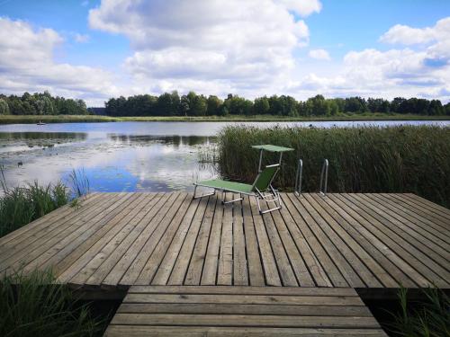 Dom nad jeziorem z prywatnym pomostem i linią brzegową in Orzysz, Poland