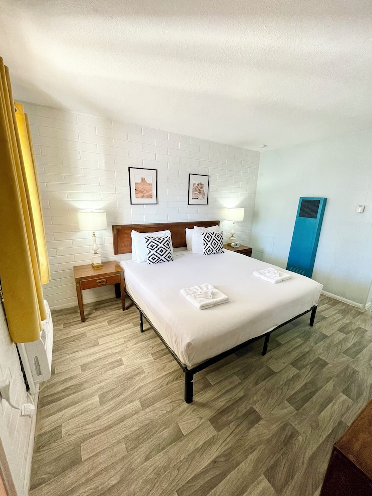 The Postcard Motel - photo 47