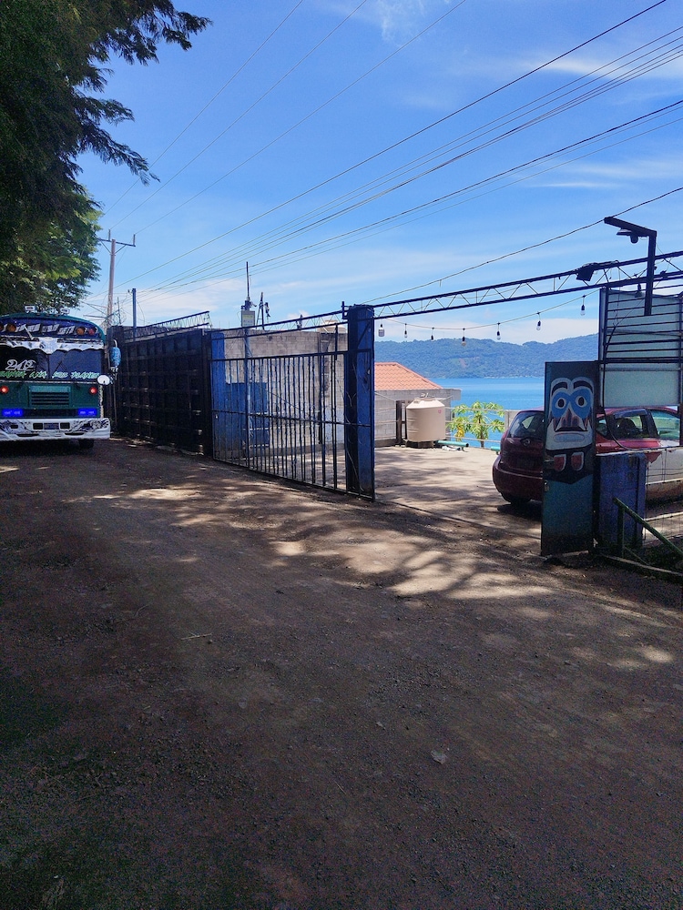 Hostal y Restaurante Tiki Island