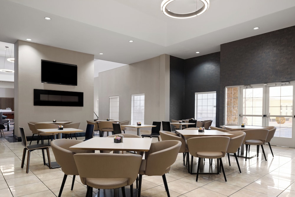 Holiday Inn & Suites Albuquerque Airport by IHG - photo 24