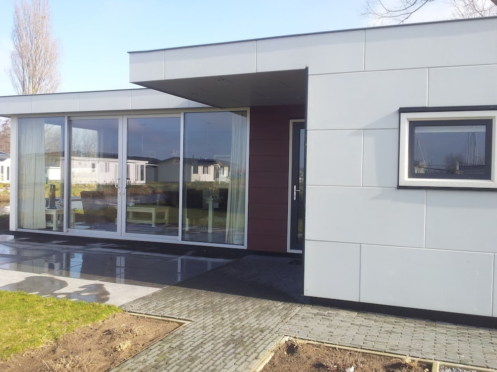 Modern Chalet not far From the Biesbosch — 4-Star Luxury Hotel in Dordrecht, Netherlands