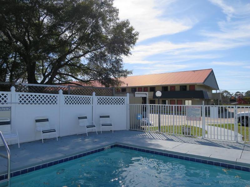 Red Roof Inn Panama City Beach - photo 9