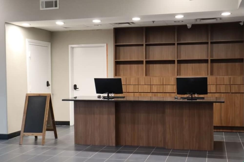 Sky Point Hotel & Suites Atlanta Airport - photo 2