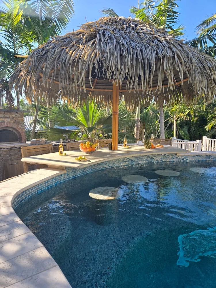 NEW Jungle Paradise Treehouse Suite With Resort Amenities Elevator Access Outdoor Kitchen Lagoon Lazy River Pool RV Hook up - photo 13
