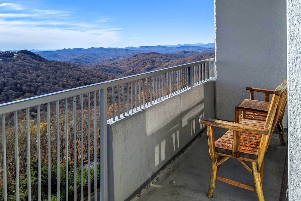 4 Mi to Sugar Mtn Resort: Condo w Indoor Pool - photo 13