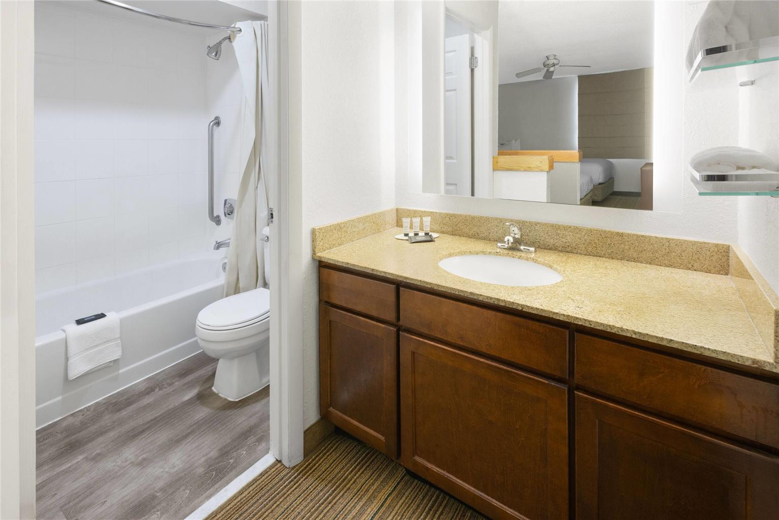 Hawthorn Suites by Wyndham Vienna Tysons Corner - photo 36