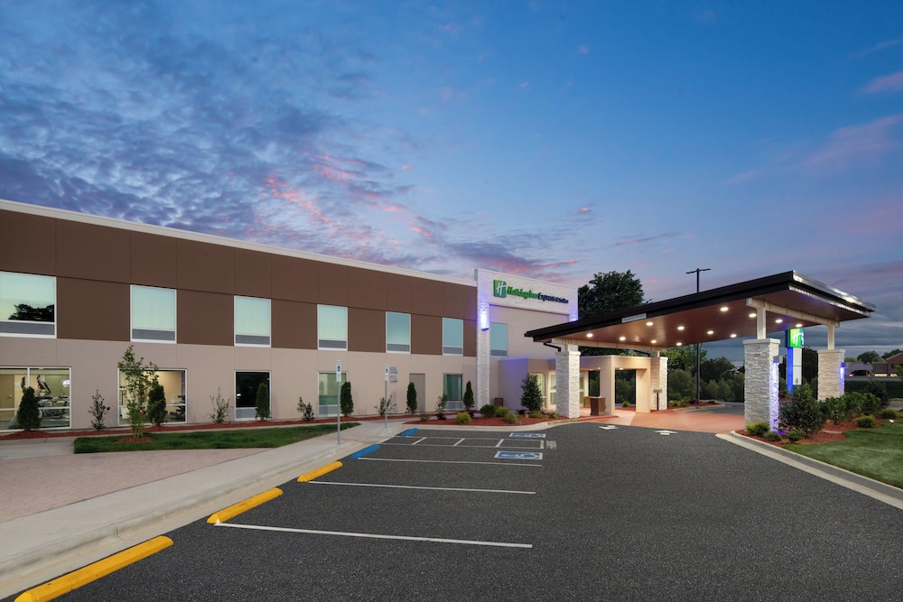 Holiday Inn Express & Suites Wilson I 95 By IHG - photo 46