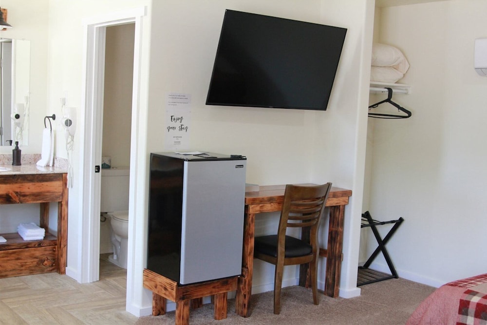 Hurricane Hideaway Lodging - photo 7