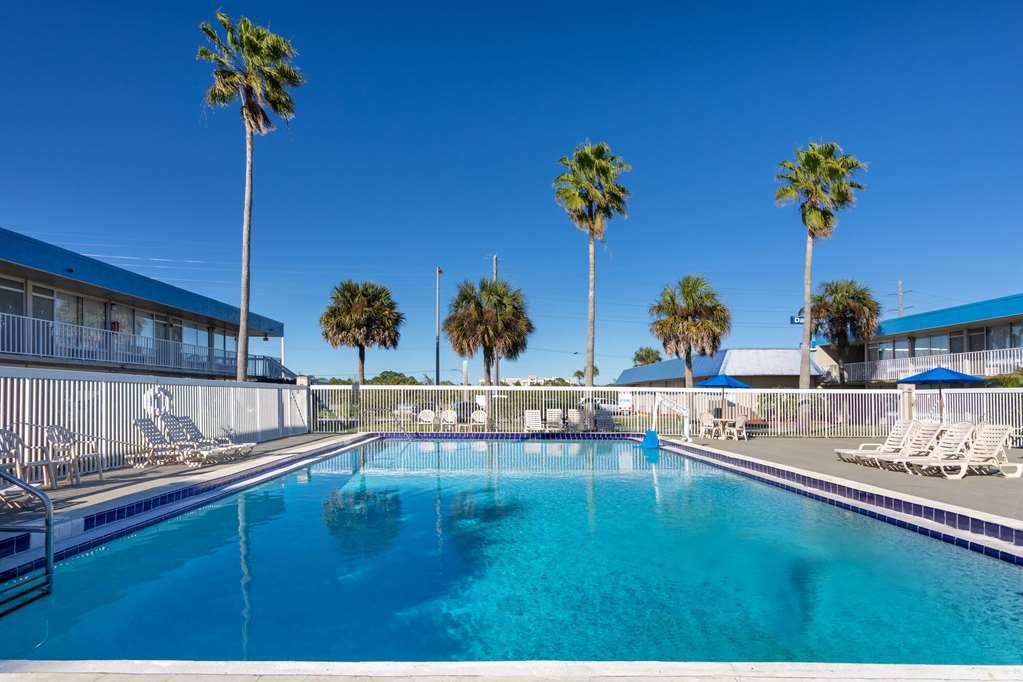Days Inn by Wyndham Titusville Kennedy Space Center - photo 6