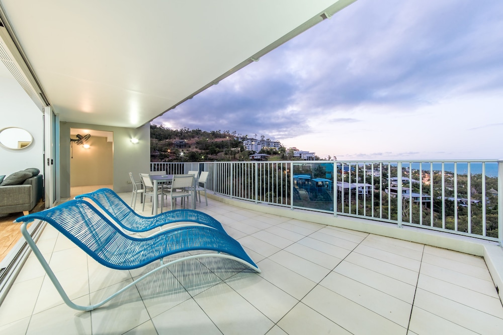 Coral View at Azure Sea — 4-Star Luxury Hotel in Airlie Beach, Australia