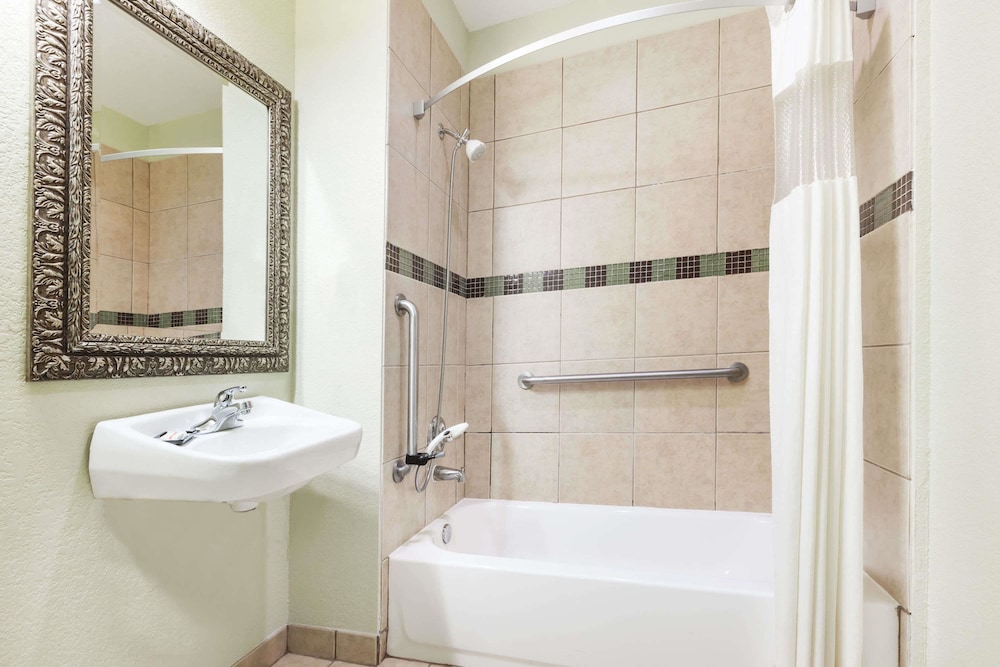Grander Inn & Suites - photo 52
