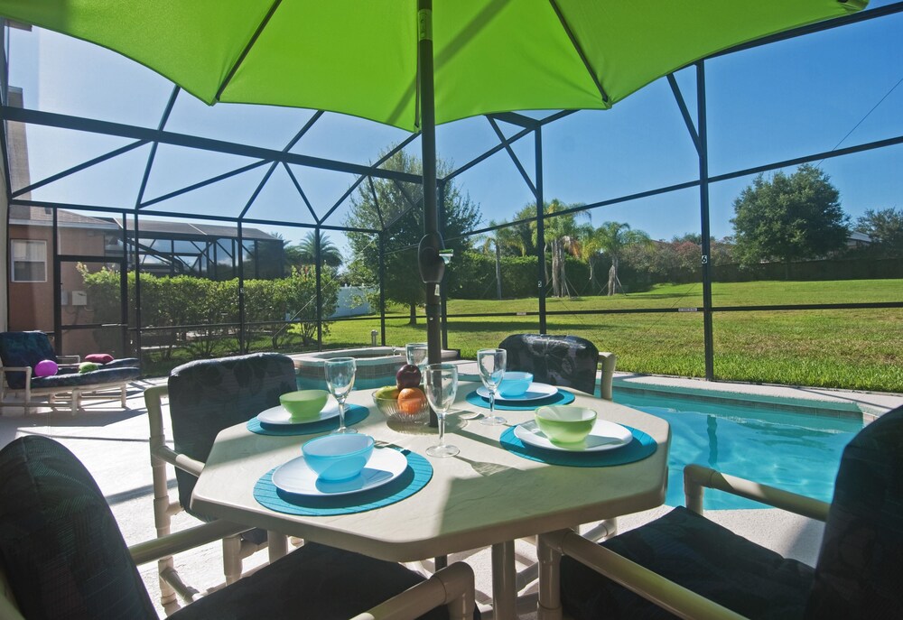 South facing Pool With Spa & Games Room - photo 37