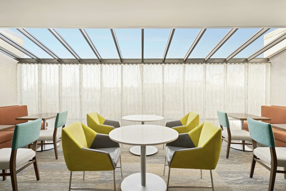 Hampton Inn Portland Airport - photo 4