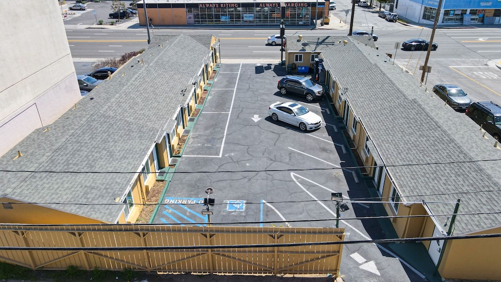 Signal Hill Motel - photo 17