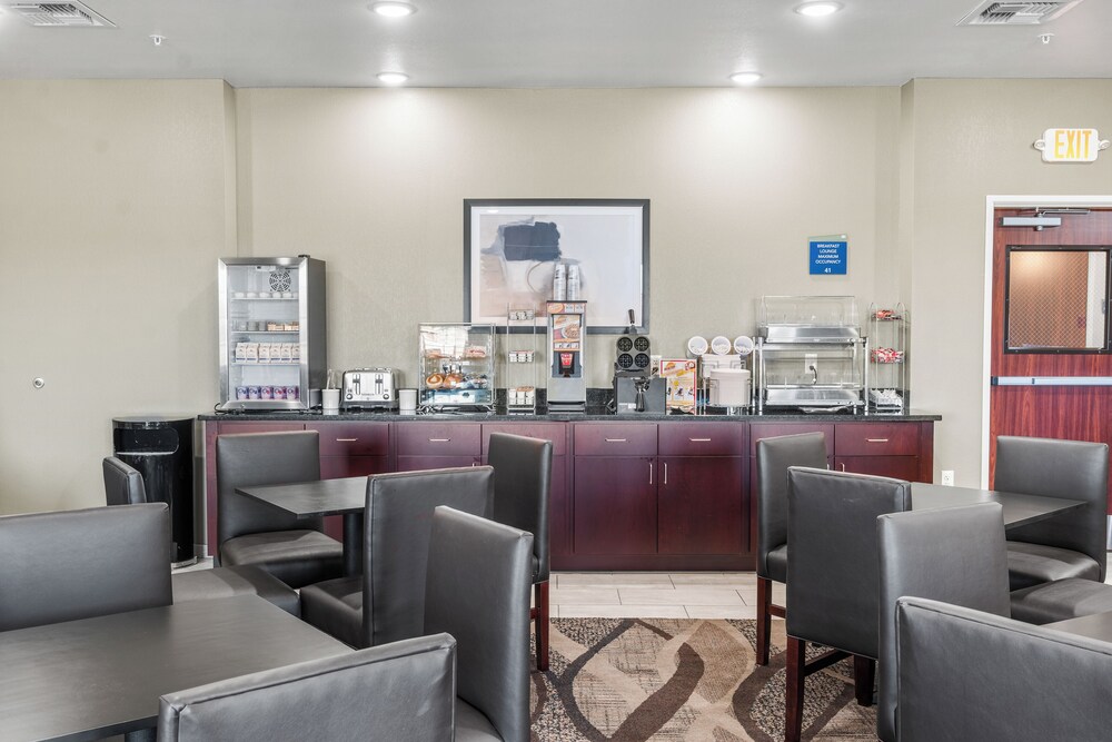 Cobblestone Hotel & Suites Denmark Green Bay - photo 28