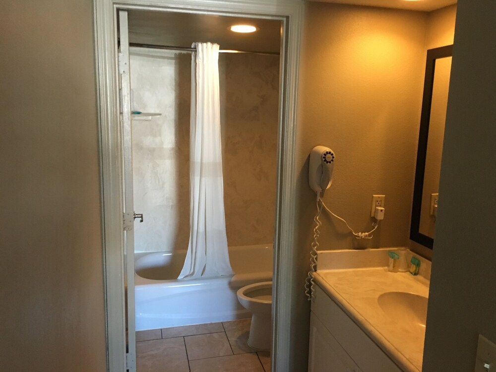 Boardwalk Inn and Suites - photo 27