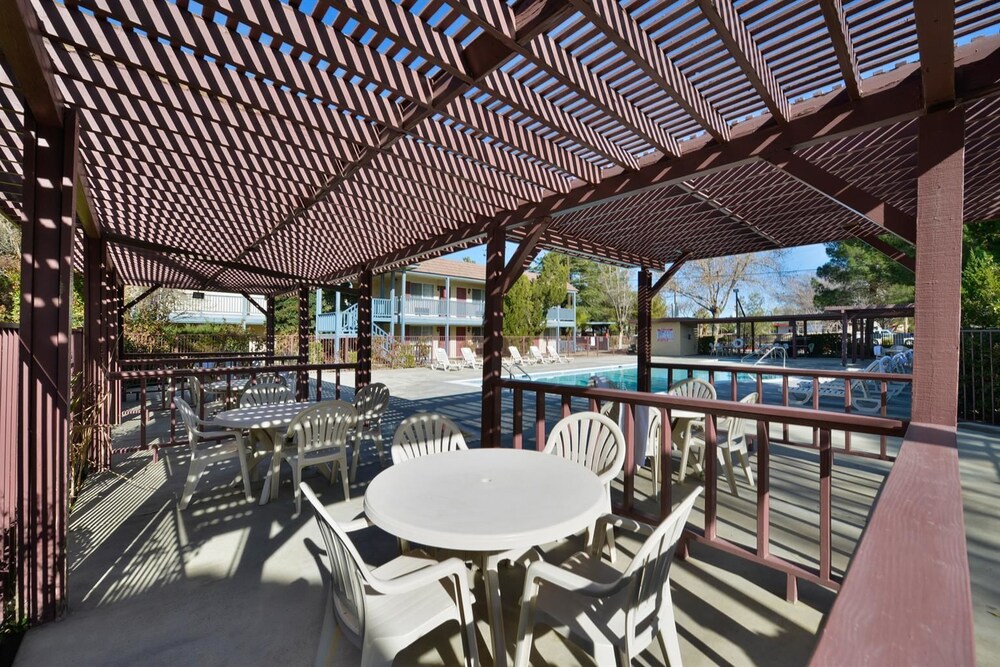 Americas Best Value Inn and Suites Lancaster - photo 16