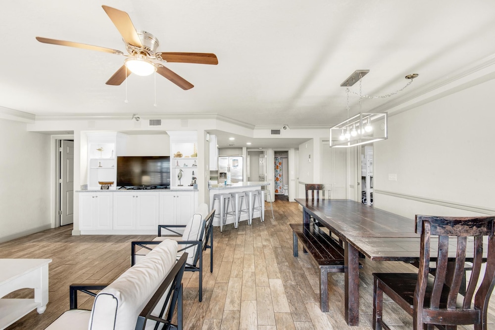 Nautilus 1101 3 BR 2 BA Ground Floor on the Beach — 4-Star Luxury Hotel in Fort Walton Beach, United States