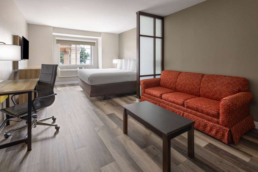 Days Inn by Wyndham Jackson Downtown - photo 7