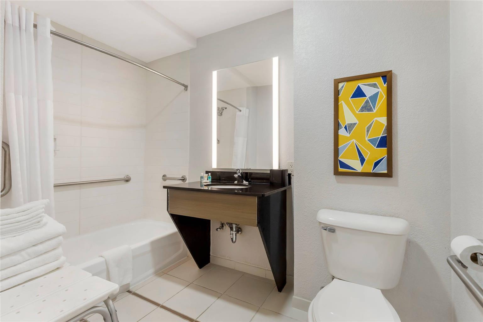 Peach Tree Inn and Suites - photo 25