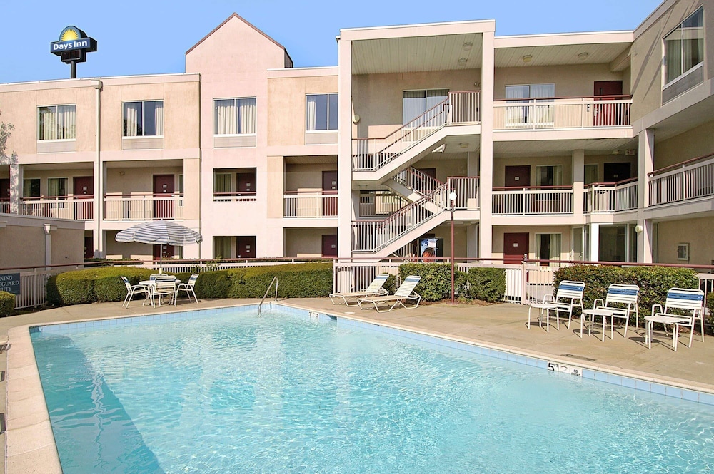 Days Inn by Wyndham Atlanta Southlake Morrow - photo 20