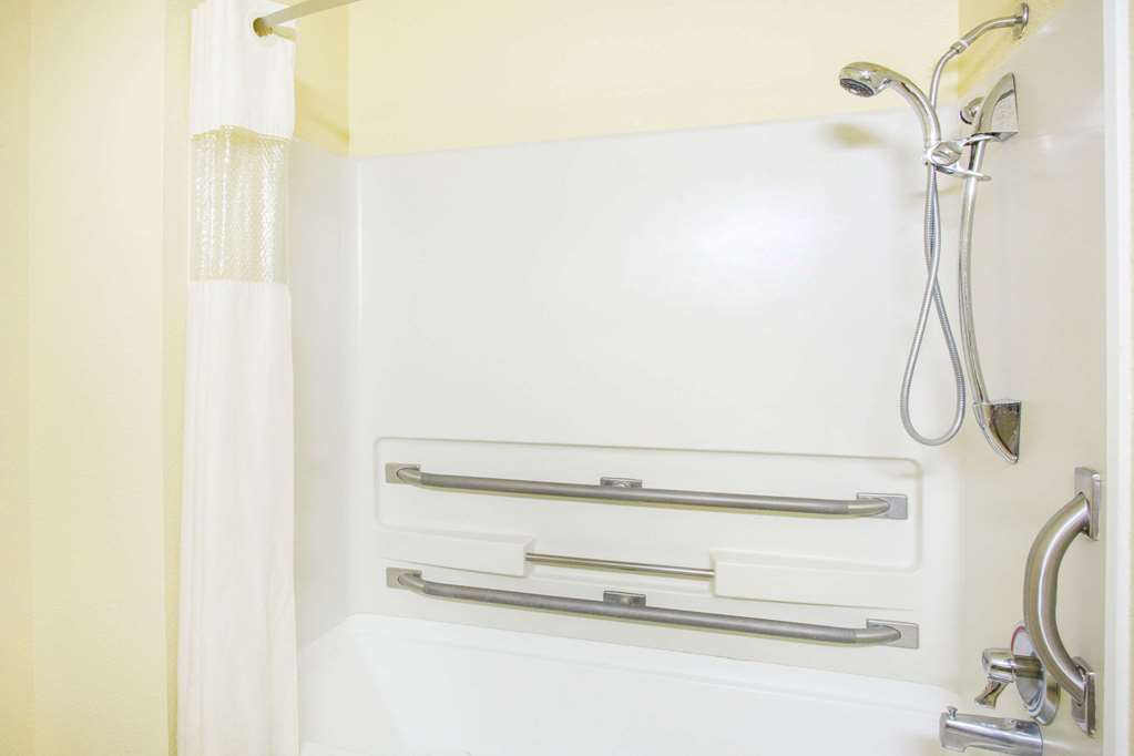 Super 8 by Wyndham Kingman - photo 5