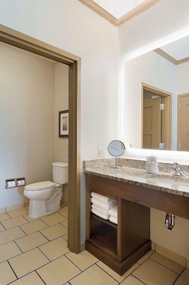 Clubhouse Hotel & Suites Pierre - photo 16